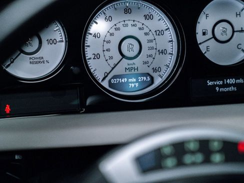 Used 2015 Rolls-Royce Phantom Drophead Coupe image 20