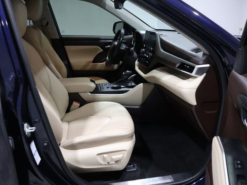 Used 2022 Toyota Highlander XLE image 23