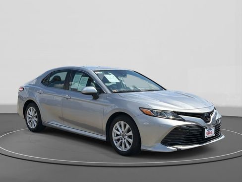 Used 2019 Toyota Camry LE w/ Carpet Mat Package image 4