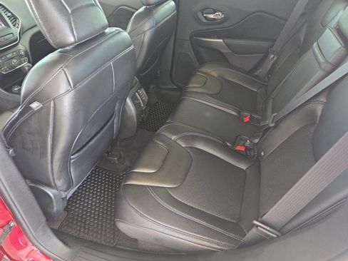 Used 2019 Jeep Cherokee Latitude Plus w/ Comfort/Convenience Group AWD/4WD image 16