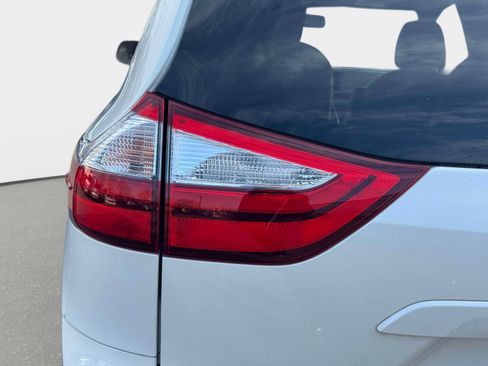 Used 2017 Toyota Sienna XLE image 9