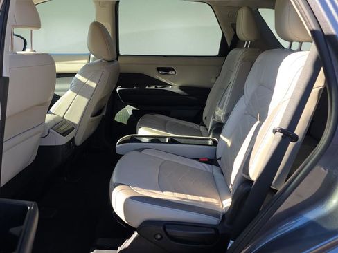 Used 2022 Nissan Pathfinder Platinum w/ Cargo Package image 16