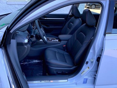 New 2025 Nissan Altima 2.5 SR w/ SR Premium Package image 9