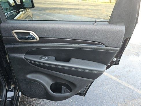 Used 2017 Jeep Grand Cherokee Limited w/ Trailer Tow Group IV image 16