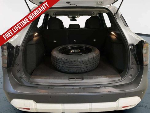 Used 2025 Nissan Kicks SV AWD/4WD image 29
