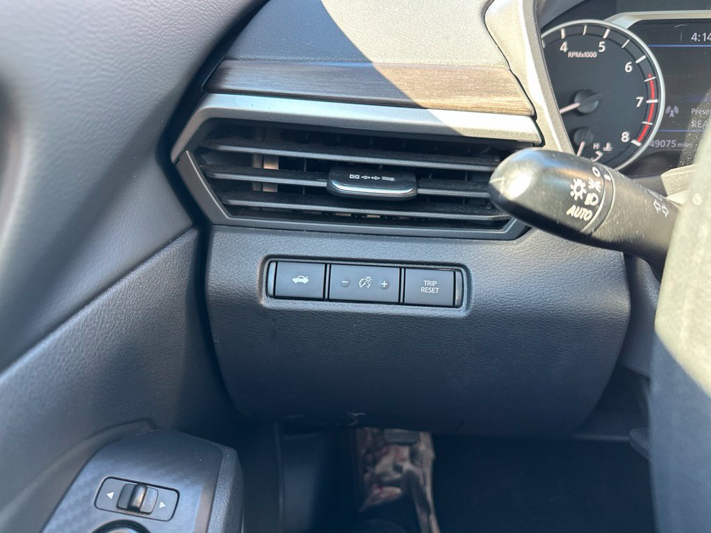 Used 2025 Nissan Altima 2.5 SV FWD image 44
