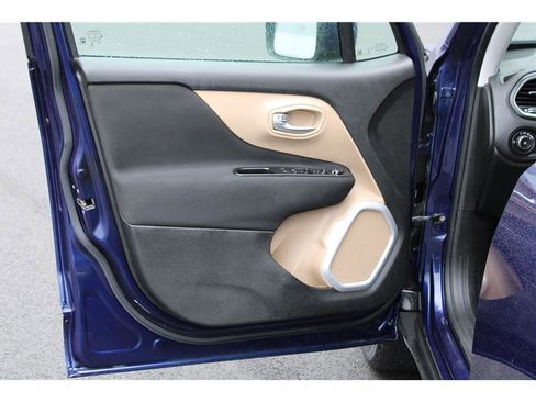 Used 2017 Jeep Renegade Latitude image 7