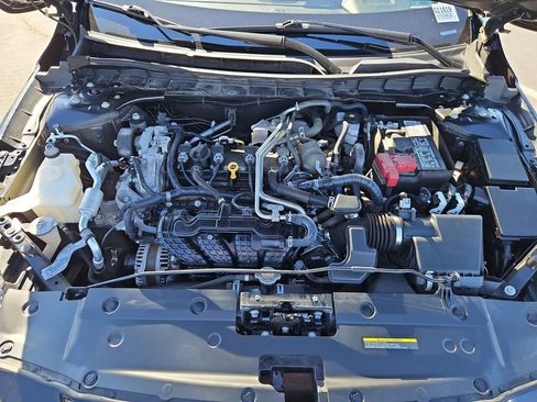 Used 2024 Nissan Altima 2.5 SR FWD image 31