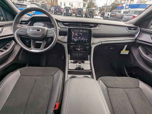 New 2025 Jeep Grand Cherokee Altitude AWD/4WD image 19