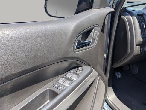 Used 2019 Chevrolet Colorado LT w/ Colorado RST Special Edition AWD/4WD image 18