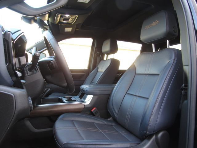 Used 2025 Chevrolet Silverado 3500 High Country w/ High Country Premium Package AWD/4WD image 16