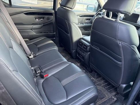 Used 2025 Honda Pilot EX-L image 8