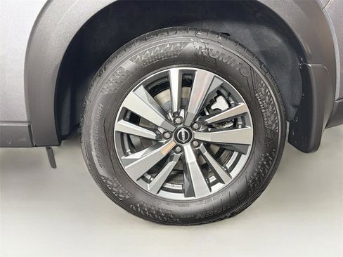 Used 2025 Nissan Pathfinder SL AWD/4WD image 32