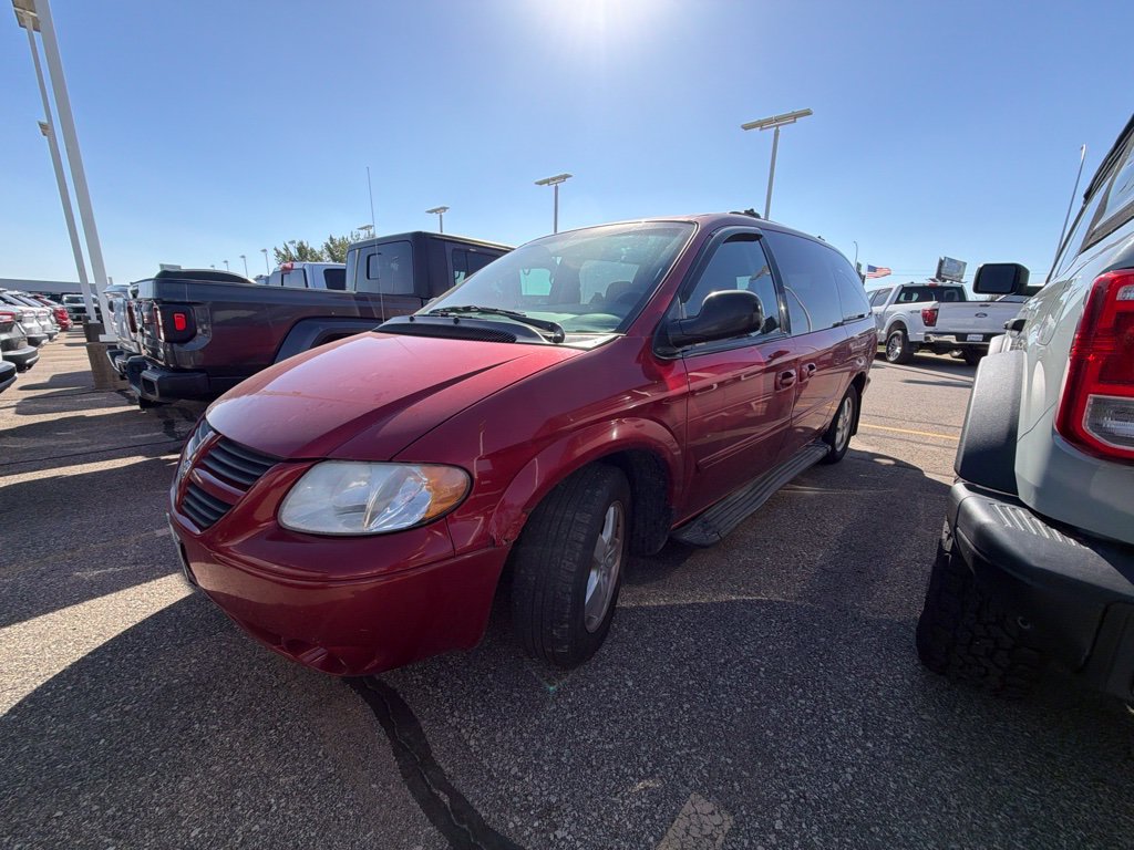 Used 2005 Dodge Grand Caravan SXT FWD image 2