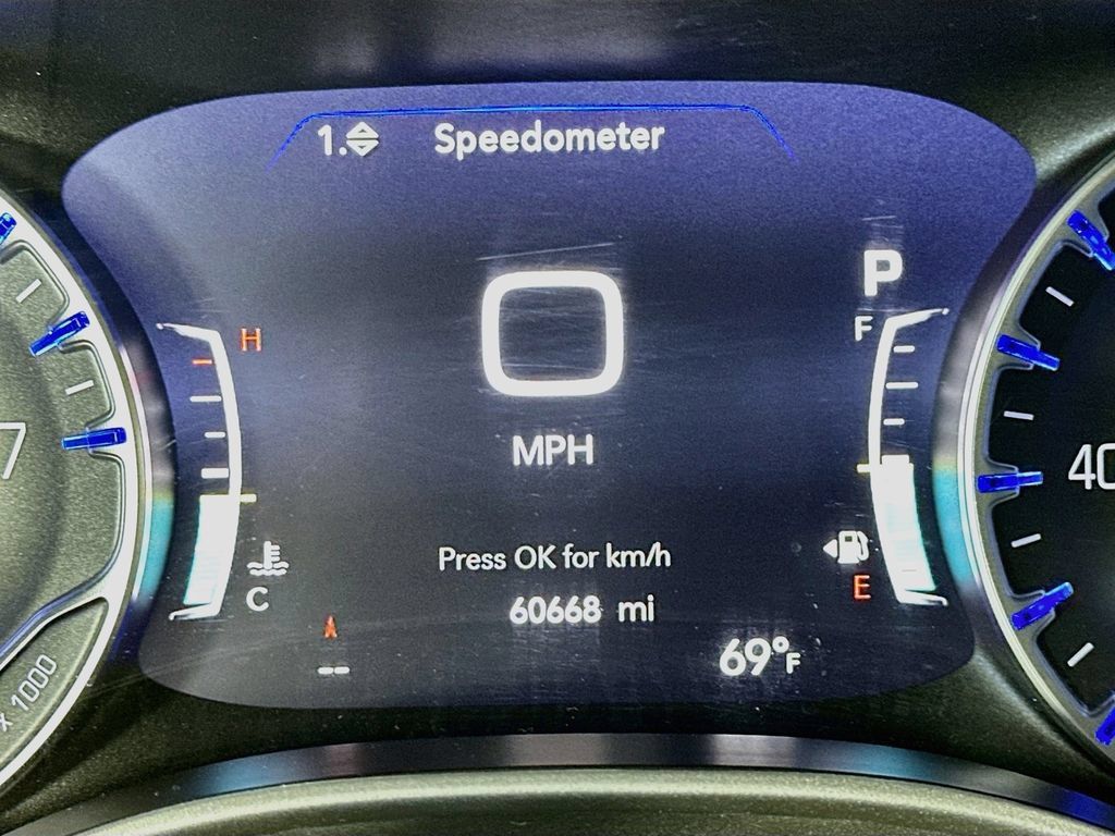 Used 2023 Chrysler Pacifica Touring-L FWD image 15