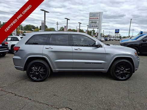 Used 2019 Jeep Grand Cherokee Altitude image 12