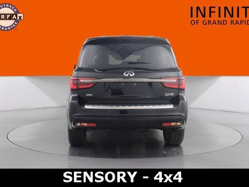 Used 2024 INFINITI QX80 Premium Select image 6