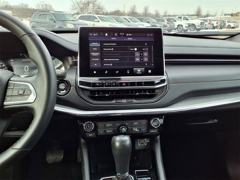 Used 2022 Jeep Compass Limited image 21