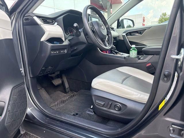 Used 2021 Toyota RAV4 XLE Premium FWD image 3