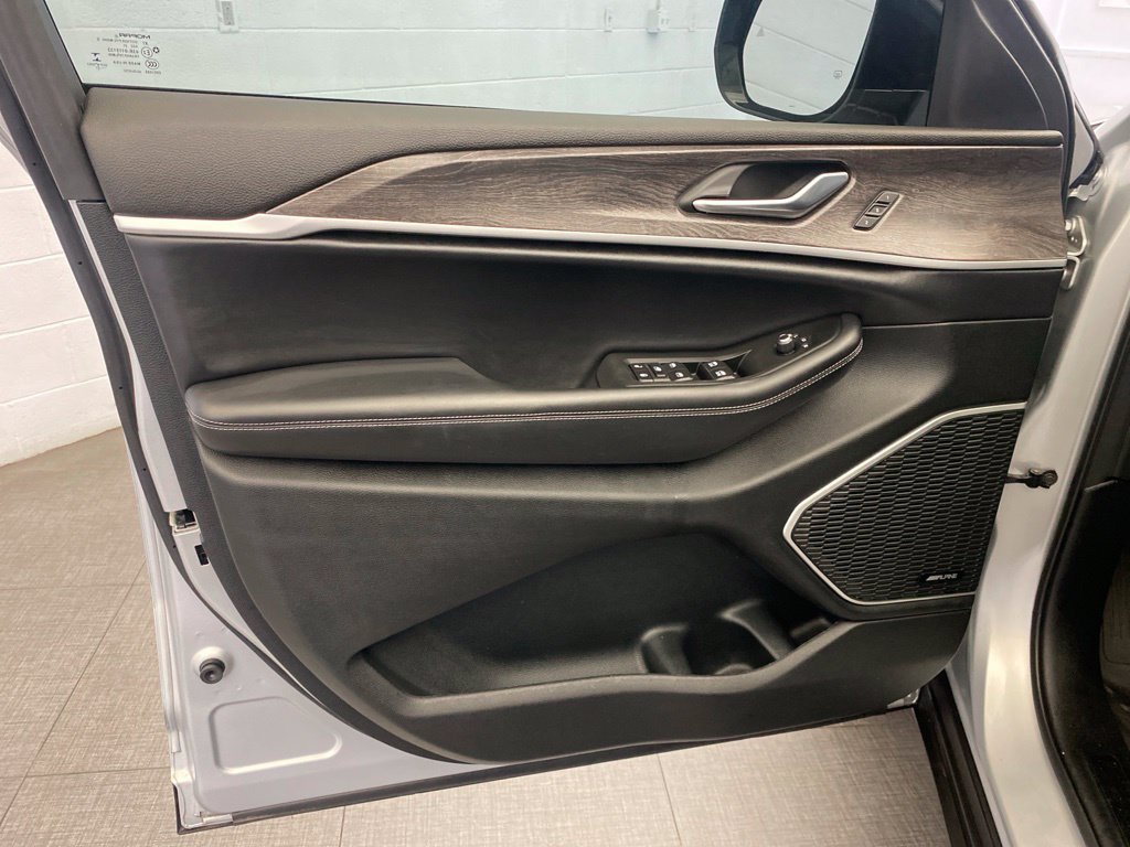 Used 2021 Jeep Grand Cherokee L Limited AWD/4WD image 18