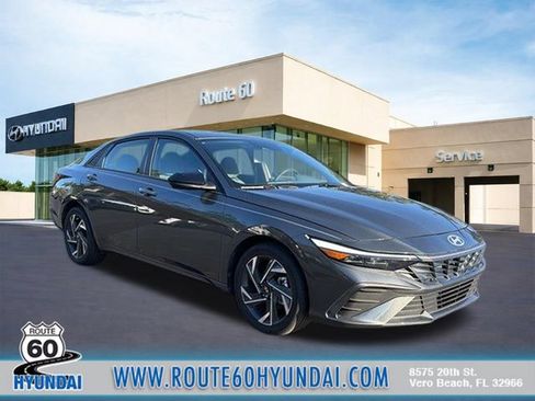 Used 2025 Hyundai Elantra SEL FWD image 1