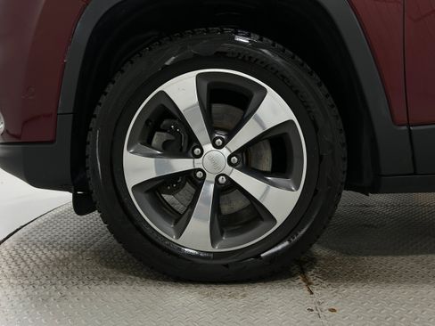 Used 2019 Jeep Cherokee Limited w/ Luxury Group AWD/4WD image 39