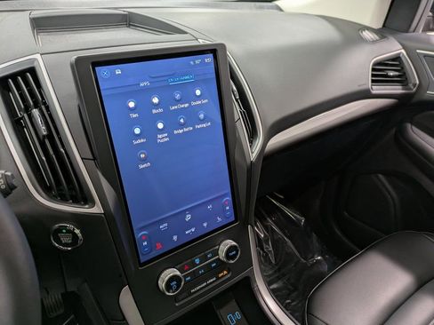 Used 2024 Ford Edge SEL w/ Convenience Package image 11