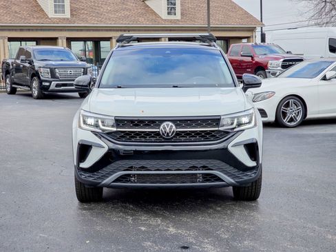 Used 2024 Volkswagen Taos SE w/ Taos Adventure Package image 5