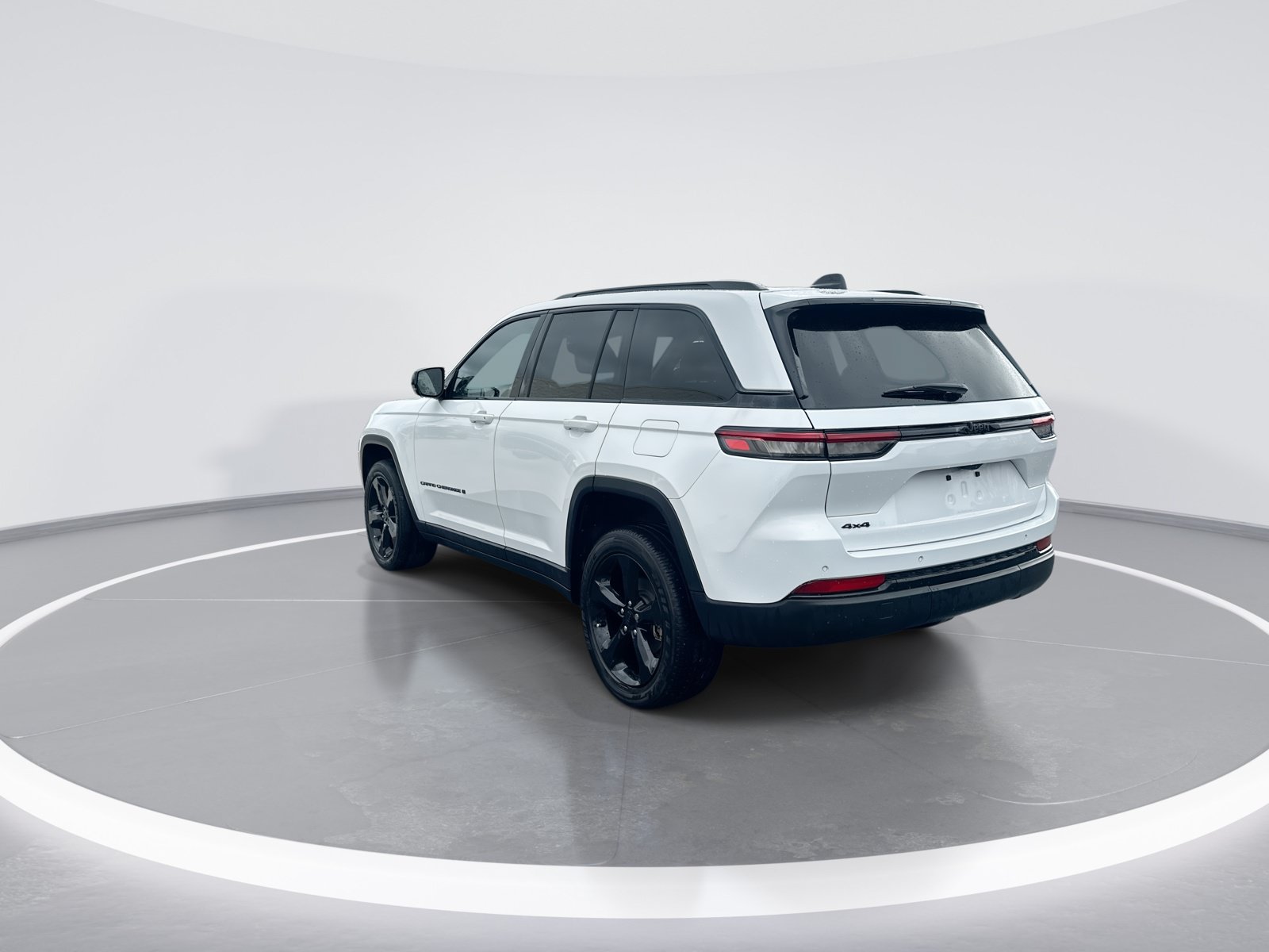 Used 2023 Jeep Grand Cherokee Altitude AWD/4WD image 7
