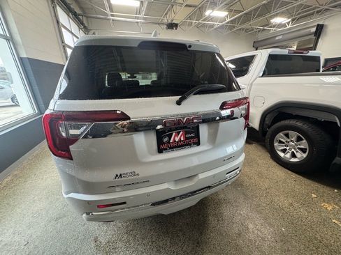 Used 2023 GMC Acadia Denali w/ Denali Technology Package image 6