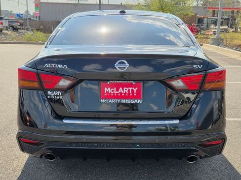 Used 2021 Nissan Altima 2.5 SV w/ SV Premium Package image 6
