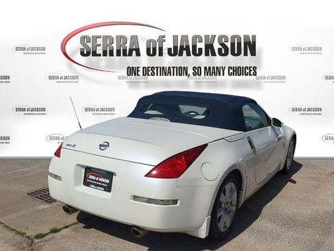 Used 2005 Nissan 350Z Touring image 8