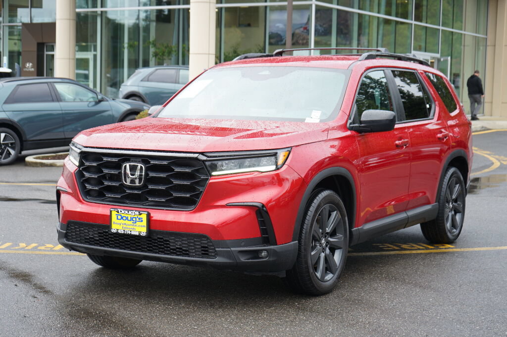 Used 2025 Honda Pilot Sport image 1