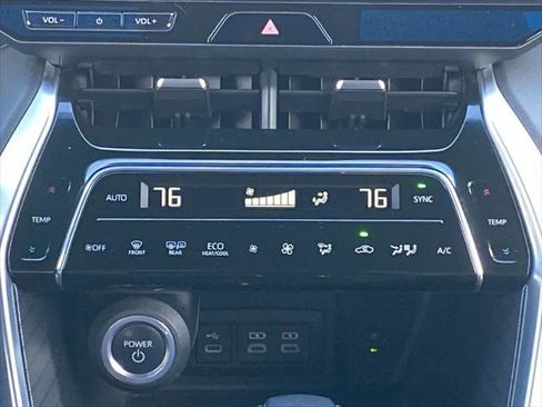 Certified 2023 Toyota Venza Nightshade image 18