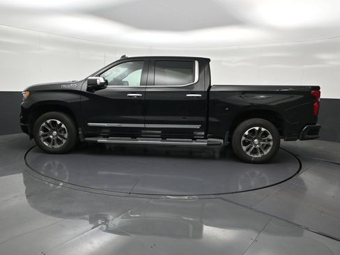Used 2024 Chevrolet Silverado 1500 High Country RWD image 2