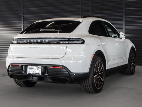 Certified 2025 Porsche Macan 4S Electric image 10