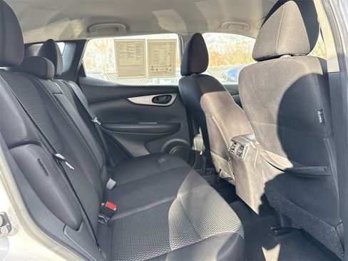 Used 2021 Nissan Rogue Sport S image 11