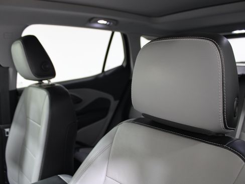 Used 2022 GMC Terrain SLT w/ Infotainment Package II AWD/4WD image 5