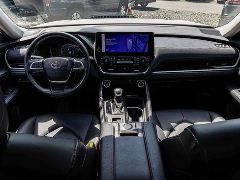 Used 2024 Toyota Grand Highlander AWD image 20