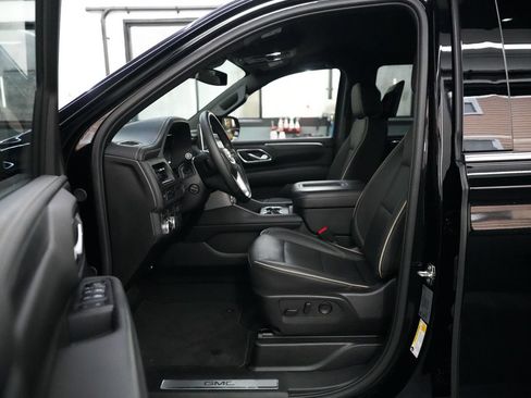 Used 2024 GMC Yukon SLT w/ SLT Luxury Package AWD/4WD image 27