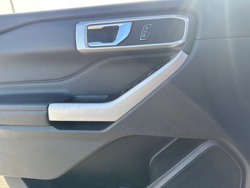 Used 2020 Ford Explorer XLT w/ Equipment Group 202A image 18