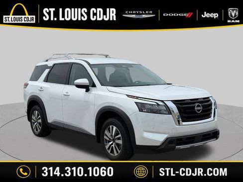 Used 2025 Nissan Pathfinder SL AWD/4WD image 1