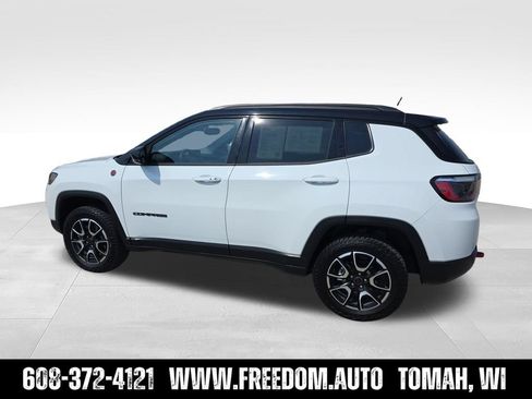 Used 2025 Jeep Compass Trailhawk AWD/4WD image 4