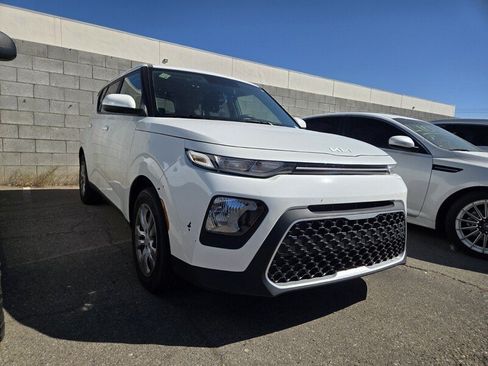 Certified 2022 Kia Soul LX FWD image 2