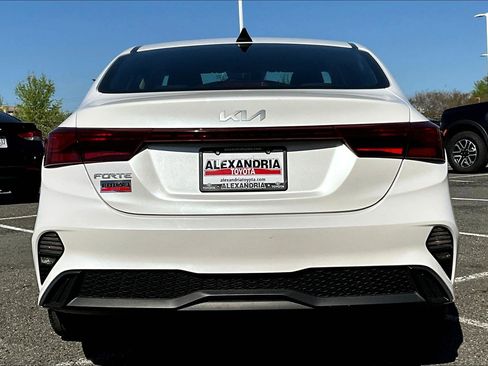 Used 2023 Kia Forte LXS w/ LXS Technology Package FWD image 4