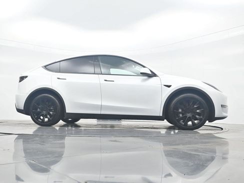 Used 2023 Tesla Model Y Long Range AWD/4WD image 27