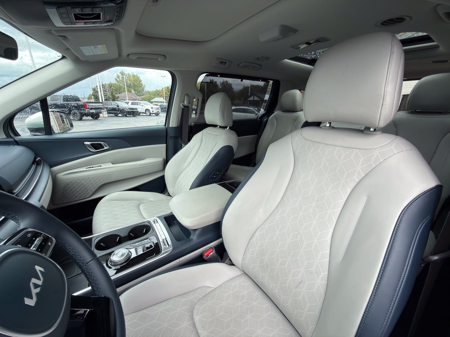 Used 2026 Kia Carnival SX FWD image 10