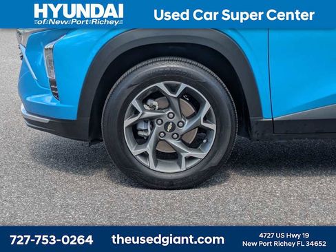 Used 2025 Chevrolet Trax LT FWD image 10