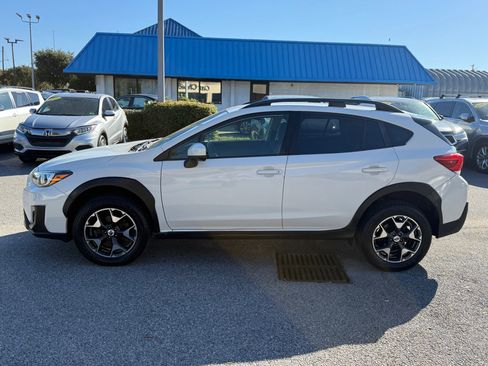 Used 2018 Subaru Crosstrek 2.0i Premium w/ Eyesight System image 2