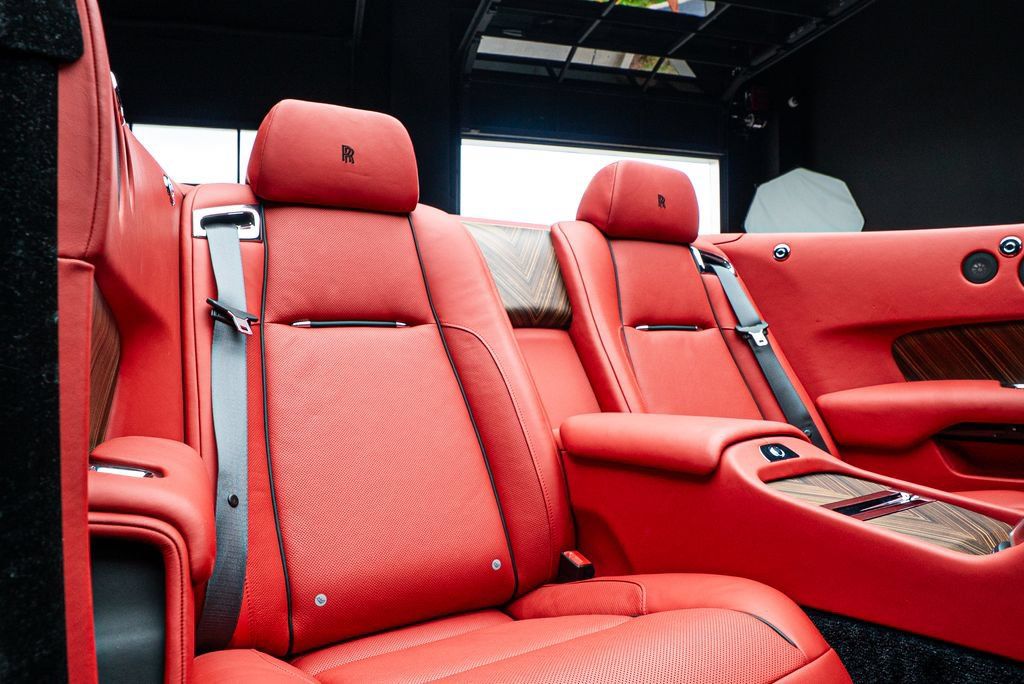 Used 2016 Rolls-Royce Dawn RWD image 45